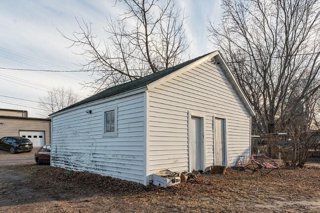 Photo - 205 Helgerson St