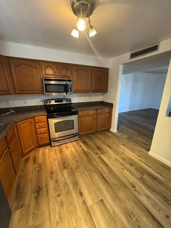 Photo - Charming 3 bedroom 2.bath with yard