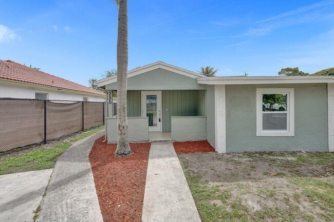 Photo - 238 SW 10th Ave House