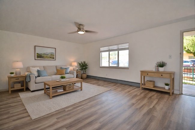 Building Photo - 410 Bishops Lodge Rd Unit #1