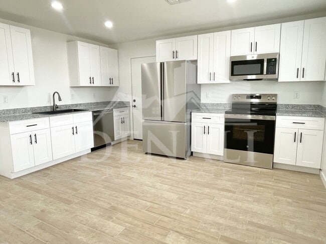 Photo - 733 S 96th Pl