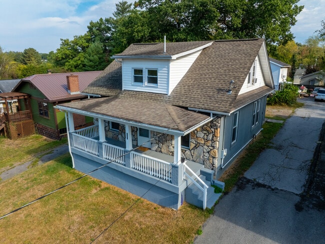 Photo - 213 Crawford St