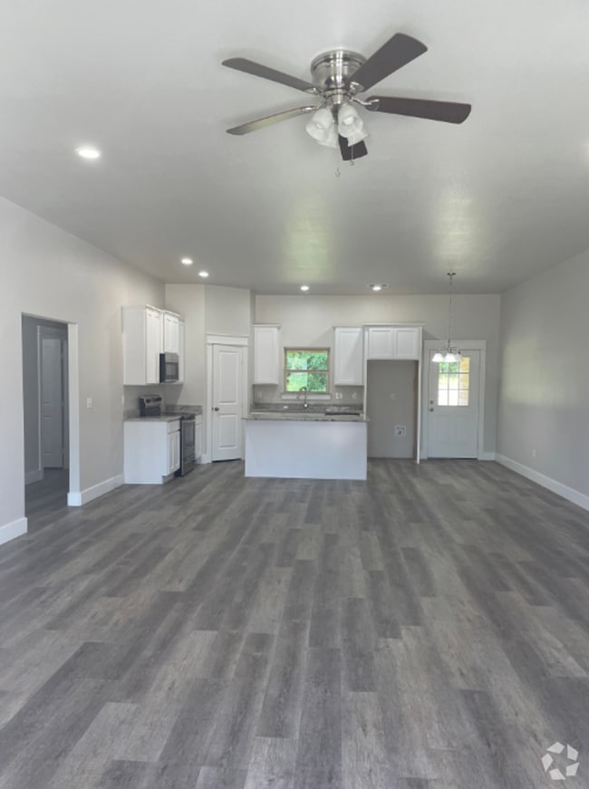 Building Photo - Beautiful 4 bedroom 2 Bath Home In Silo Sc...