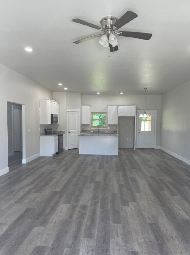 Beautiful 4 bedroom 2 Bath Home In Silo Sc... - Beautiful 4 bedroom 2 Bath Home In Silo Sc...