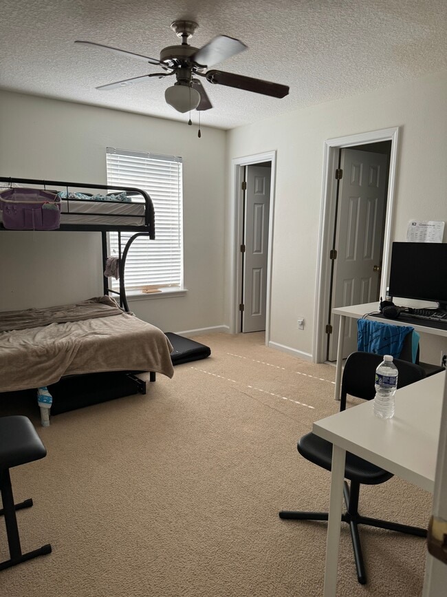 Photo - 865 Southern Creek Dr