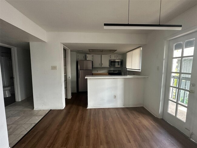 Building Photo - 9009 Richmond Ave Unit 407