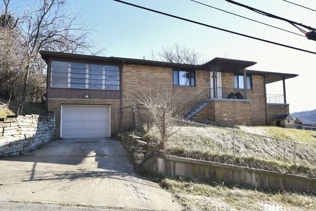 Building Photo - Charming 3-Bedroom Ranch in North Braddock... Rental