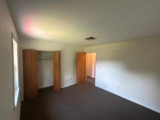 Photo - 21-23 Rosemont Ct