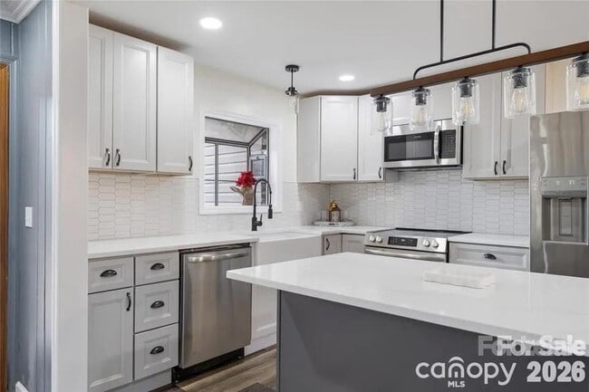 Photo - 203 Ewing Dr