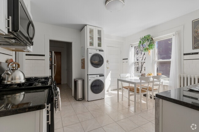 Building Photo - 95 Beacon St Unit 3 Rental