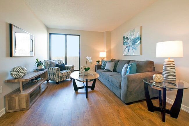 Photo - Shannon Towers