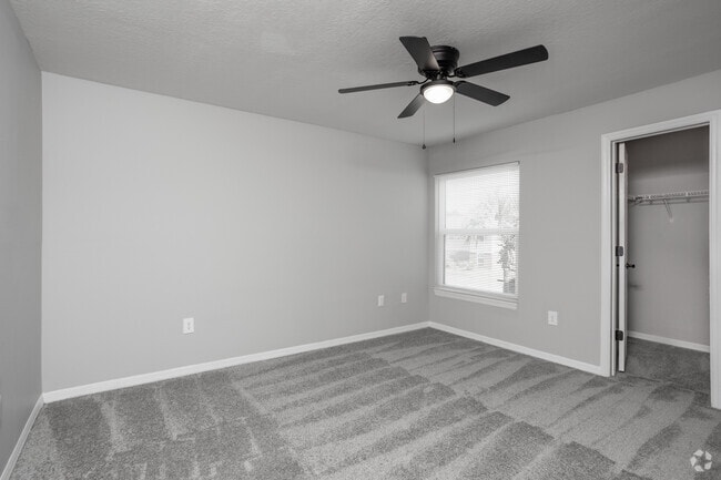 2BR, 2BA - 990SF