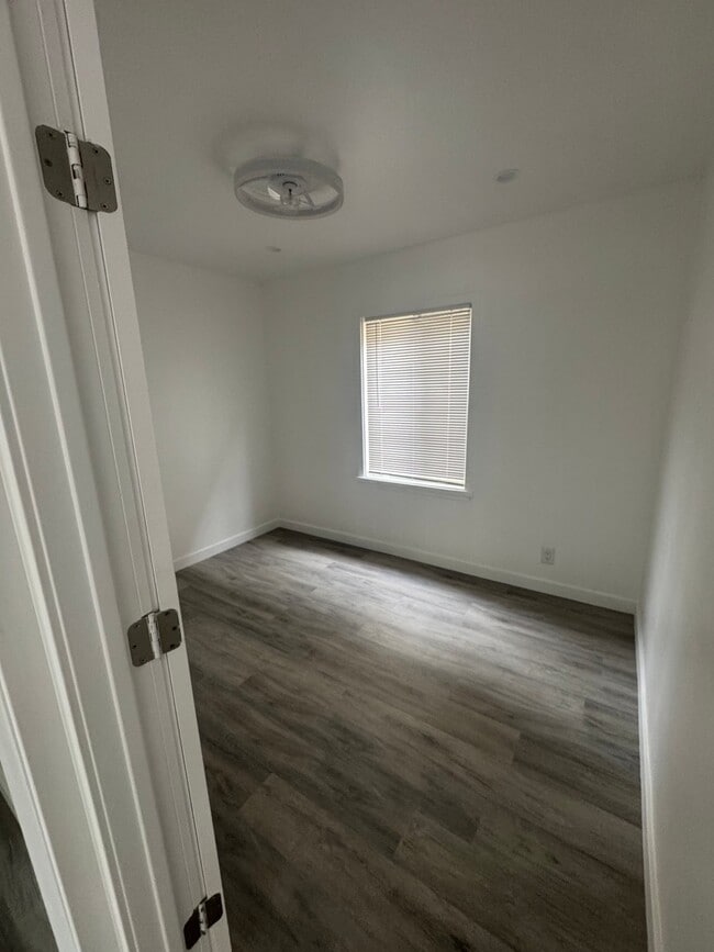 311 S Ave 59 Unit 1