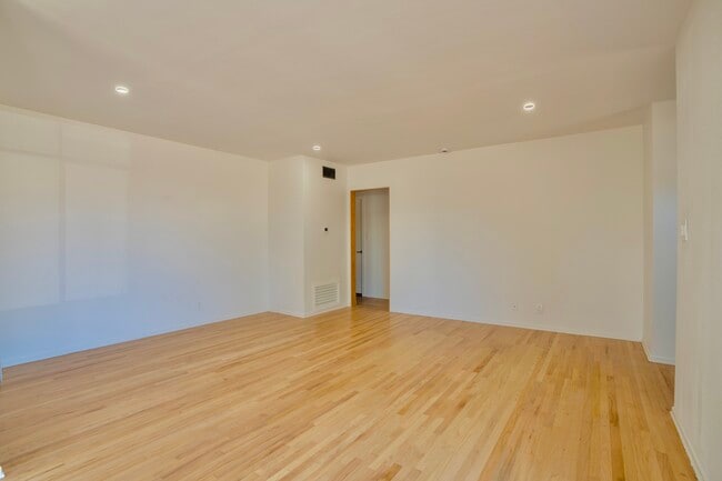 Photo - 12735 Fairford Ave