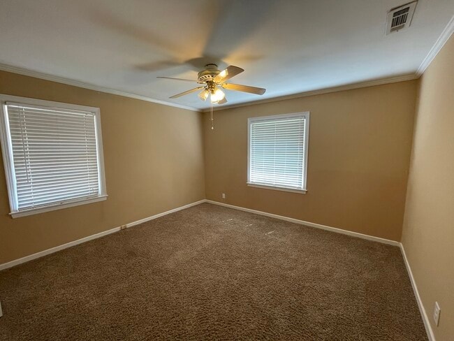 Photo - 2208 White Oak Dr