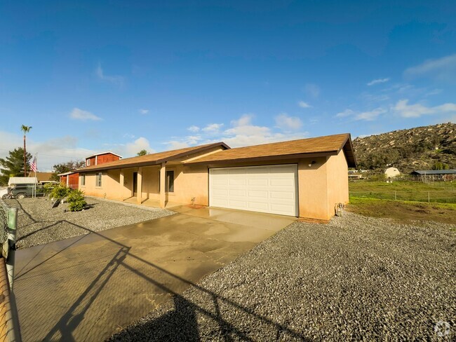 Building Photo - ~RARE FIND~ Newly Remodeled 3 Bedroom Home...