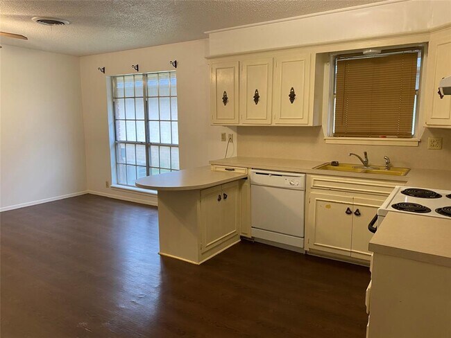 Photo - 3341 S 27th St