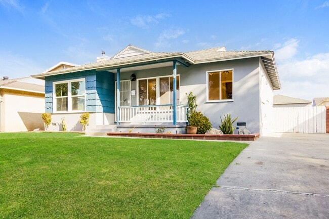 Building Photo - **LAKEWOOD HOME** THREE BEDROOMS-ONE BATH** $3950.00