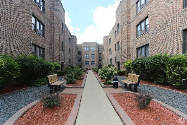 Building Photo - 3723.5 N Pine Grove Ave Rental