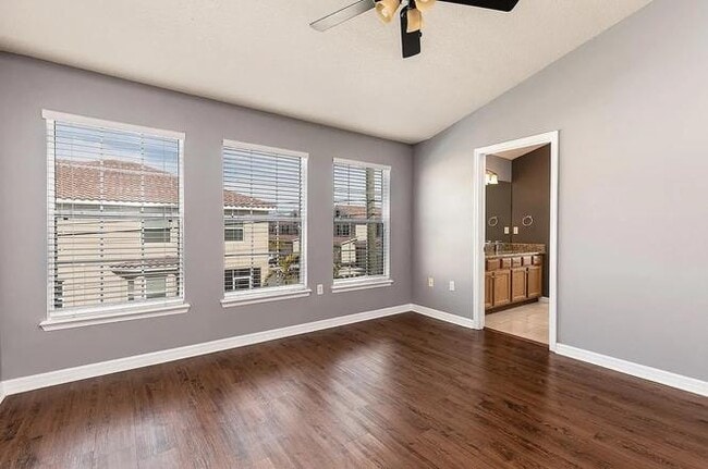 Photo - 555 52nd Ave N