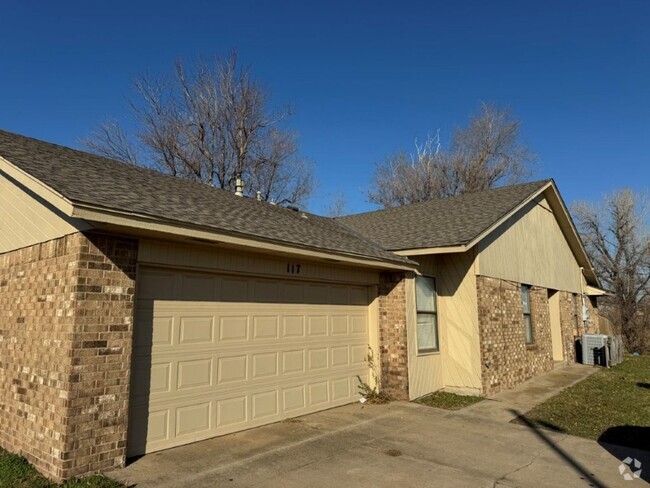 Building Photo - 3 bed, 2 bath and a 2 car garage duplex fo... Rental