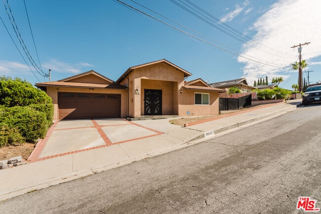 9047 Riderwood Dr
