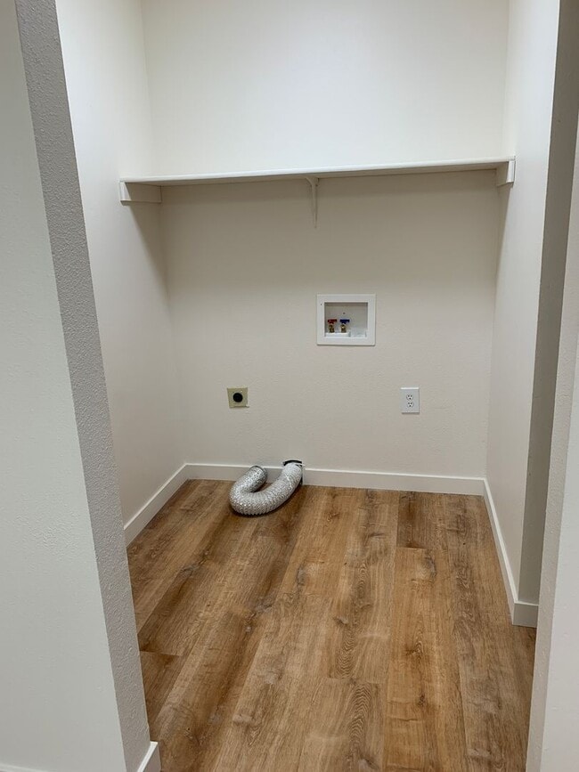Photo - 3 Bdrm, 1 & 1/2 Ba | Muldoon & E 36th Ave ...