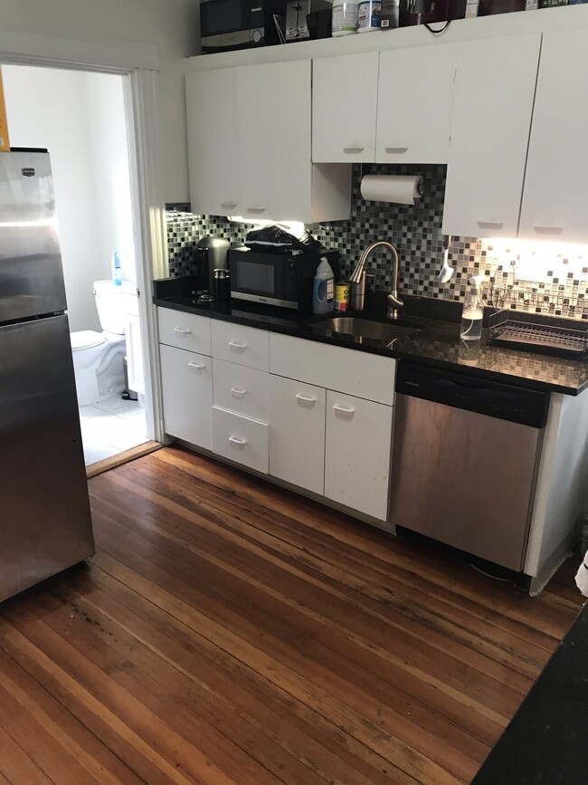 Building Photo - 21 Warner St