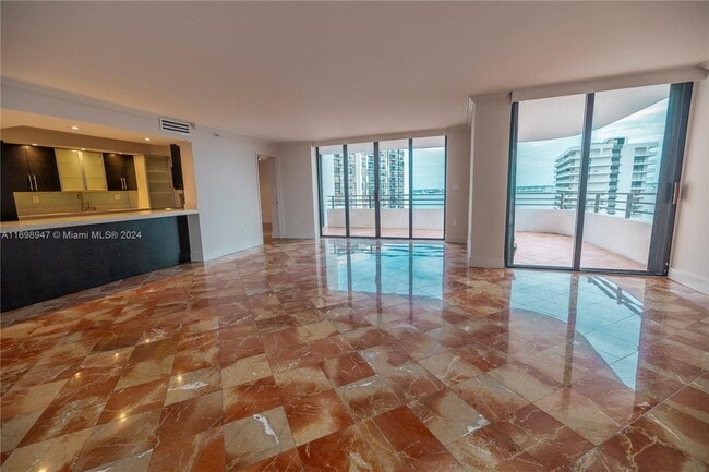 Photo - 151 SE 15th Rd Unidad 1201