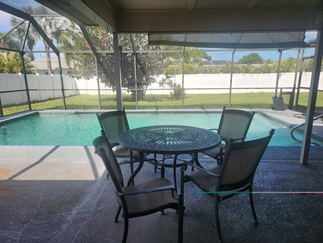 Patio - 3089 Kingston St