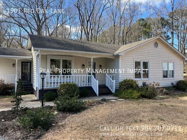 Building Photo - 1901 Red Oak Ln