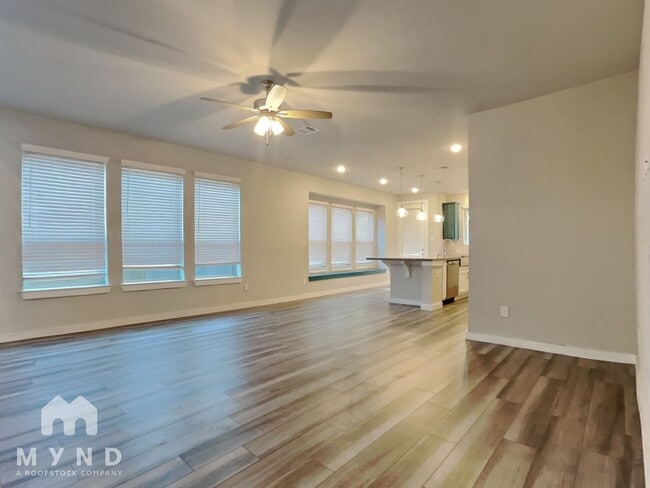 Photo - 734 Lacebark Elm Trl