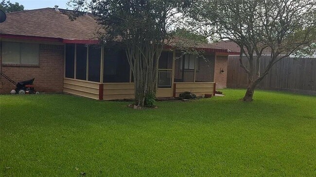 2725 Coy Dr