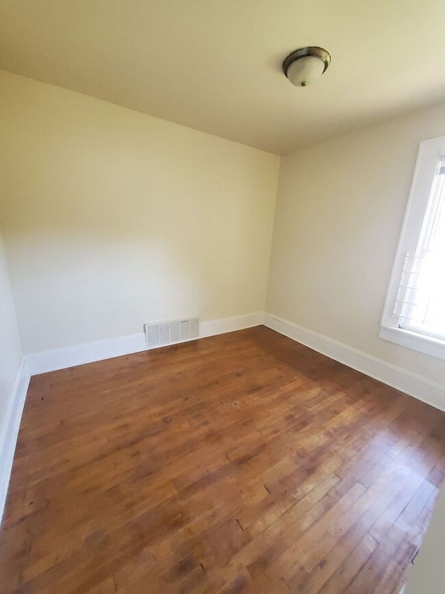 Photo - 3136 N 24th Pl Unit 3136 Lower
