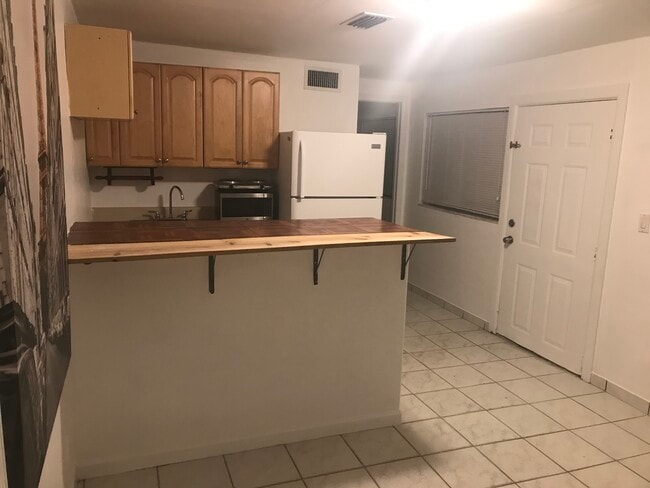 Building Photo - 6455 SW 33rd St