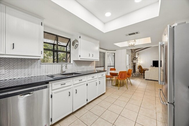 908 Riddlewood Dr