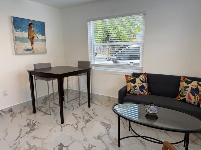 Photo - 11050 Biscayne Blvd Unidad 6