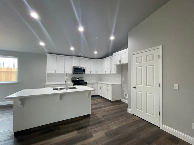Kitchen - 1051 Adell St