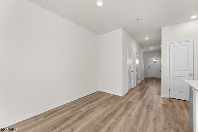 Photo - 76 Alexander Wy