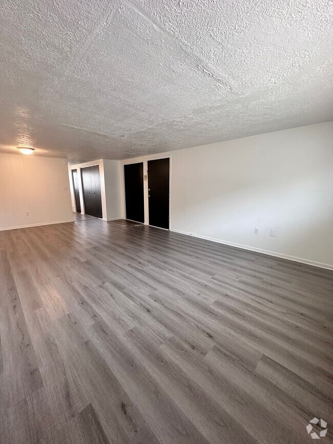 Building Photo - Coming Soon: Two Bedroom apartment Unit Jefferson Trace 1-1