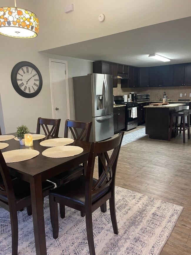 Photo - 2010 Caplin St