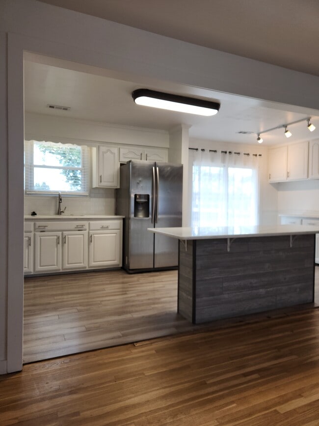 Photo - 114 Maureen Dr