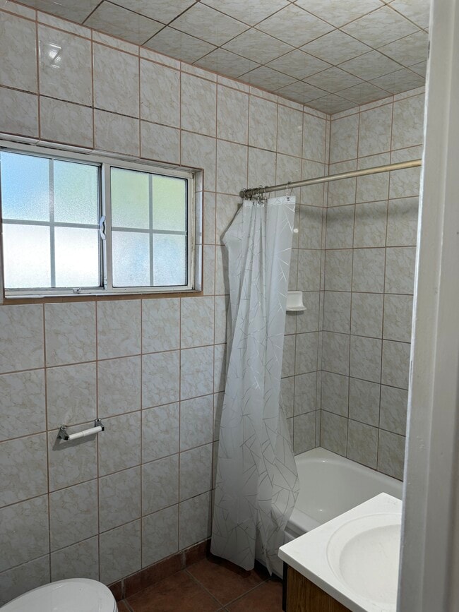 Photo - 4044 Mennes Ave