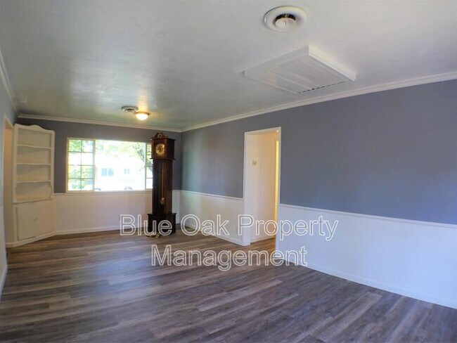 Photo - 708 Douglas Ln