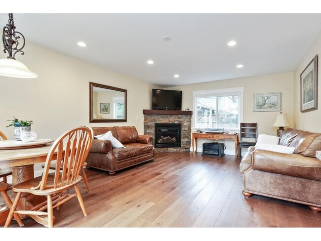 Photo - 12559-12524 24 Ave