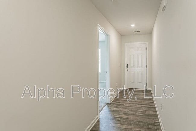 Photo - 304 Long Grove Ln