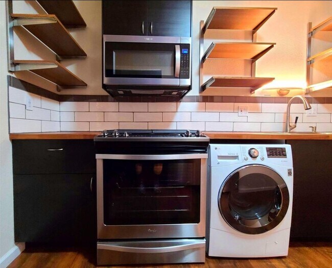 Kitchen - 3455 Rebecca Ln Unit G