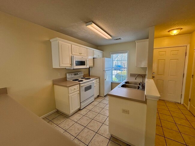 Photo - 310 Evans Lake Way