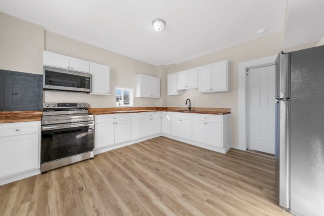 Photo - 204 E 2nd St