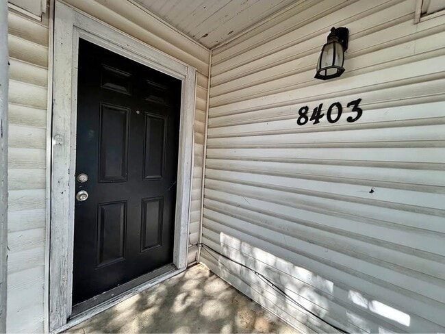 Photo - 8403 Tackett St